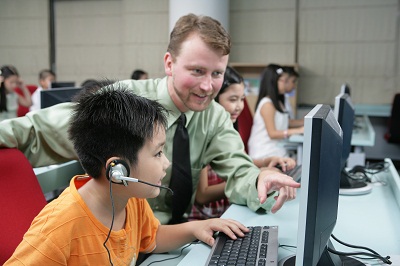 Thời hạn hoạt động của cơ sở giáo dục có vốn đầu tư nước ngoài không quá 50 năm, tính từ ngày cho phép thành lập. Trong trường hợp cần thiết, Chính phủ quyết định thời hạn dài hơn, nhưng không quá 70 năm.