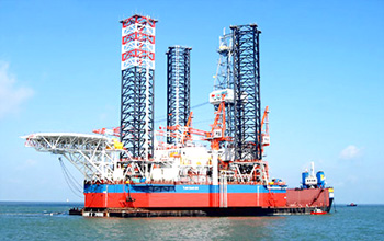 Giàn khoan Tam Đảo 03 có tổng trọng lượng gần 12.000 tấn, chiều dài chân 145m, chiều sâu khoan đến 6.100m; có thể chịu sức gió tương đương bão cấp 12, trên cấp 12