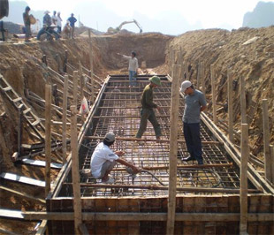 Việc xử lý nợ đọng xây dựng cơ bản được tiến hành dần theo lộ trình từng năm và thứ tự ưu tiên hợp lý, bảo đảm đến hết năm 2015 phải hoàn thành việc xử lý nợ đọng xây dựng cơ bản.