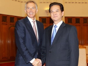 Thủ tướng Nguyễn Tấn Dũng tiếp Cựu Thủ tướng Anh Tony Blair đang thăm và làm việc tại Việt Nam.