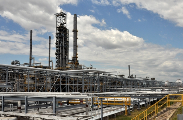 Ảnh: Nhà máy Lọc dầu Dung Quất  