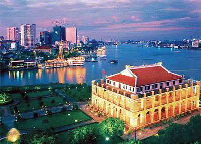 Thành phố tiếp tục đẩy mạnh thực hiện các chương trình bình ổn thị trường, phát triển mạng lưới phân phối, bán lẻ, quan tâm các khu vực đông người lao động nghèo, công nhân, sinh viên, bảo đảm cung ứng hàng hóa thiết yếu