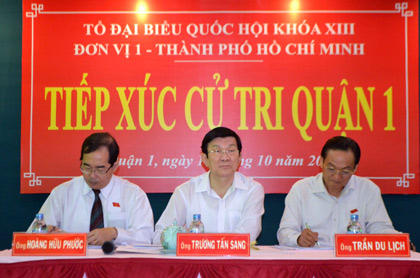 Chủ tịch nước Trương Tấn Sang và ĐBQH Khóa XIII, đơn vị 1, TP Hồ Chí Minh tại buổi tiếp xúc cử tri.