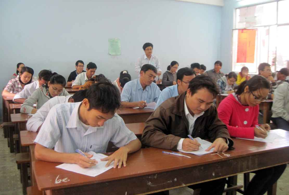 Cơ quan quản lý công chức không phân biệt loại hình đào tạo và văn bằng, chứng chỉ (chính quy, tại chức, liên thông, chuyên tu, từ xa, theo niên hạn hoặc theo tín chỉ), không phân biệt trường công lập và trường ngoài công lập