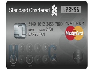 Thẻ tín dụng Display Card được trang bị màn hình LCD và nút bấm cảm ứng