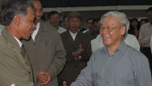 Nhân dân xã Hải Trung chào đón Tổng Bí thư Nguyễn Phú Trọng