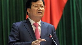 Bộ trưởng Xây dựng Trịnh Đình Dũng trong phiên chất vấn