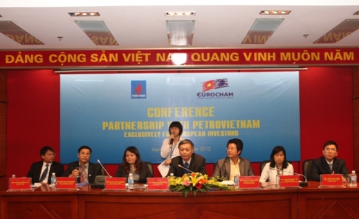 Đại diện lãnh đạo và các Ban chuyên môn của Petrovietnam trả lời câu hỏi của các nhà đầu tư Châu Âu