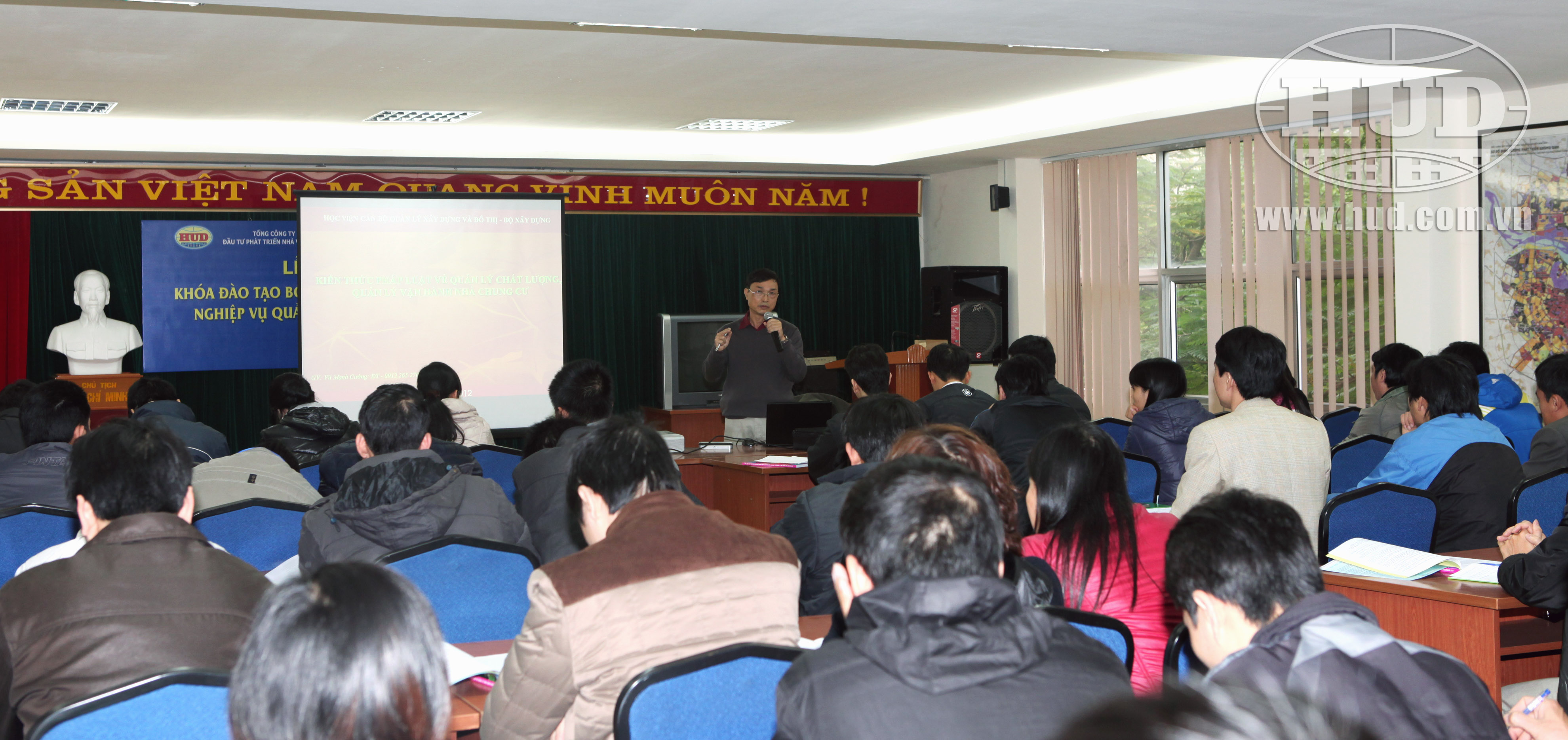 Giảng viên Vũ Mạnh Cường hướng dẫn những  nội dung chính trong khóa học