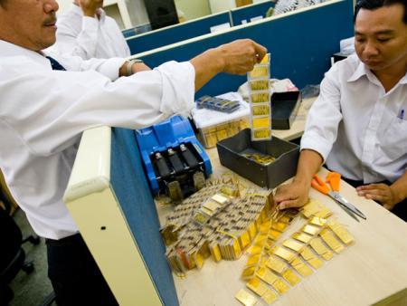 Từ ngày 25/11/2012, tất cả các tổ chức tín dụng phải chấm dứt việc huy động bằng vàng