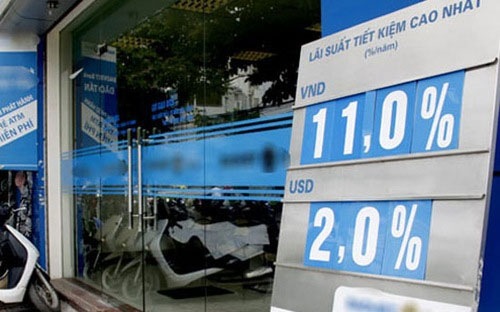 Các mức lãi suất cao dần vắng mặt trên biểu niêm yết của các ngân hàng thương mại lớn...