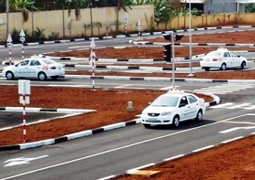 Dự thảo Thông tư của Bộ Tài chính đề xuất điều chỉnh nâng mức thu phí sát hạch lái xe mô tô (hạng xe A1, A2, A3, A4) lên mức 40.000 đồng/lần sát hạch lý thuyết và 50.000 đồng/lần sát hạch thực hành.