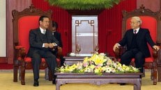 Tổng Bí thư Nguyễn Phú Trọng nhiệt liệt hoan nghênh Đoàn đại biểu cấp cao Chính phủ Lào do Somsavat Lengsavad dẫn đầu sang thăm và dự Kỳ họp Ủy ban Liên Chính phủ Việt Nam-Lào lần thứ 35.