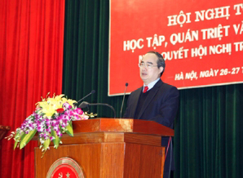 Phó Thủ tướng Nguyễn Thiện Nhân nói chuyện tại Hội nghị toàn quốc học tập, quán triệt và triển khai thực hiện Nghị quyết Trung ương 6 (khóa XI), ngày 27/12