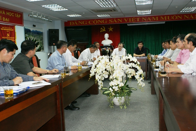 Đồng chí Bí thư Đảng ủy Khối làm việc với Ban Thường vụ Đảng ủy Tổng Công ty Cà phê Việt Nam