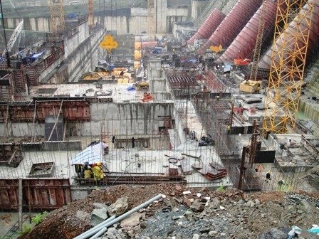 Công trường thủy điện Sơn La thời điểm thi công thân đập (Ảnh: K.Trung)