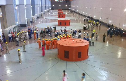 Tổ máy tại Nhà máy Thủy điện Sơn La đang vận hành