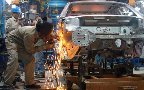 Bộ Công Thương phải chủ trì, phối hợp với Bộ Kế hoạch và Đầu tư, các cơ quan liên quan xây dựng, hoàn thiện Chiến lược và Quy hoạch phát triển ngành công nghiệp ô tô đến năm 2020, định hướng đến năm 2030.