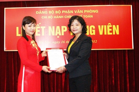 Kết nạp đảng viên của Đảng bộ Bộ phận Văn phòng Đảng ủy Khối doanh nghiệp Trung ương