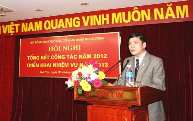 Đồng chí Bùi Văn Cường, Ủy viên dự khuyết Trung ương Đảng, Bí thư Đảng ủy Khối DNTW phát biểu tại Hội nghị.