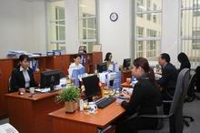 Tại Nghị định 204/2004/NĐ-CP, tỷ lệ cán bộ, công chức, viên chức được nâng bậc lương trước thời hạn trong một năm không quá 5% tổng số cán bộ, công chức, viên chức thuộc biên chế trả lương của cơ quan, đơn vị.