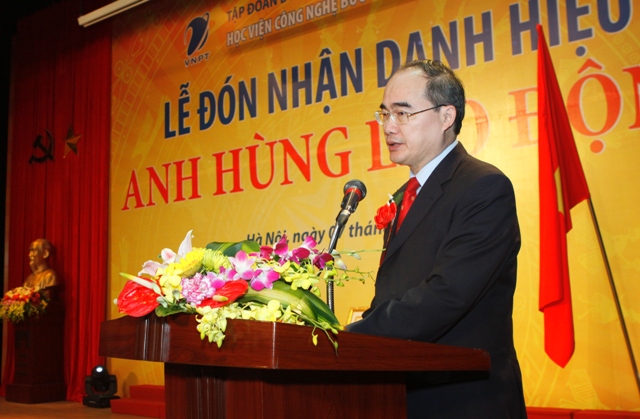 Phó thủ tướng Nguyễn Thiện Nhân định hướng để Học viện sẽ đi đầu trong việc đào tạo sinh viên ra trường có thể sự dụng thành thạo tiếng anh trong công việc…