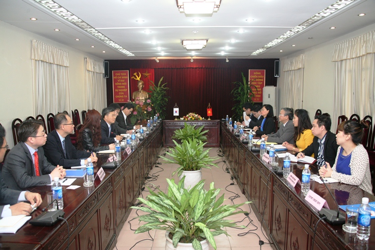 Quang cảnh buổi làm việc