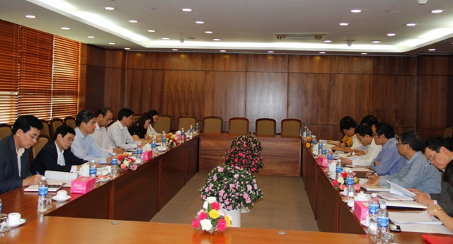 Đồng chí Nguyễn Quang Dương, Phó Bí thư Đảng ủy Khối dự và chủ trì buổi làm việc