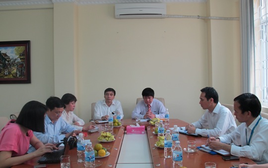 Lãnh đạo Đảng ủy VietinBank làm việc với Ban Thường vụ Đảng ủy VietinBank Đông Anh