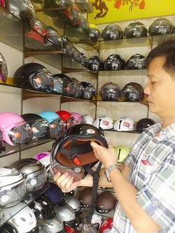 Đội mũ bảo hiểm không đủ 3 bộ phận có thể bị phạt tới 200.000 đồng