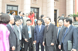 Đồng chí Tô Huy Rứa nói chuyện với các học viên. Ảnh: VGP/Ngọc Hà