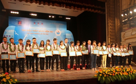 Các em sinh viên tại khu vực Hà Nội cũng tề tựu đông đủ để đón sinh nhật lần thứ 6 của Quỹ