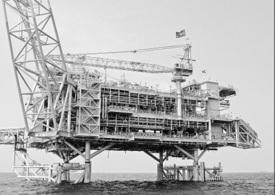 Giàn khai thác do PTSC chế tạo và lắp đặt ngoài khơi trên thềm lục địa Việt Nam