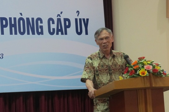 Nguyên Bộ trưởng Bộ Thương mại Trương Đình Tuyển nói chuyện về một số vấn đề kinh tế, chính trị có liên quan đến hoạt động của các tập đoàn, doanh nghiệp Nhà nước