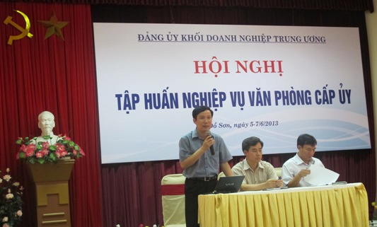 Đại diện lãnh đạo Văn phòng Trung ương Đảng và Đảng ủy Khối trả lời các câu hỏi của học viên