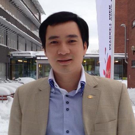 Nhà báo Vũ Văn Tiến trong một chuyến công tác tại Thụy Điển