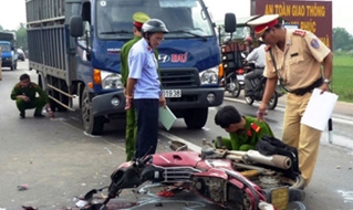 Huy động tối đa lực lượng kiểm soát giao thông; đình chỉ chức vụ, tiến hành điều tra những trường hợp có dấu hiệu bảo kê, dung túng cho các cơ sở kinh doanh vận tải, lái xe; loại khỏi đội ngũ những lái xe có hành vi sử dụng chất ma túy, rượu, bia