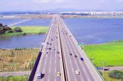 Thủ tướng Chính phủ yêu cầu Chủ tịch Ủy ban nhân dân 3 tỉnh, thành phố: Hà Nội, Hưng Yên, Hải Dương tập trung chỉ đạo giải quyết dứt điểm các vướng mắc trong công tác giải phóng mặt bằng.