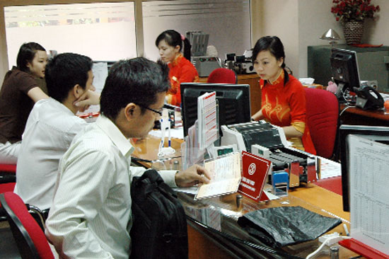 Tổ chức tham gia bảo hiểm tiền gửi là các tổ chức tín dụng, chi nhánh ngân hàng nước ngoài được nhận tiền gửi của cá nhân, bao gồm ngân hàng thương mại, ngân hàng hợp tác xã...