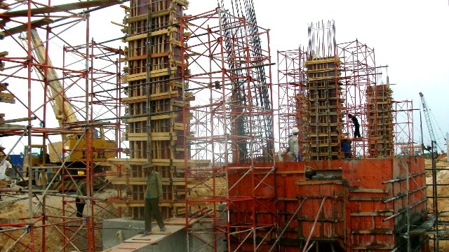 Việc cấp phép xây dựng đang rơi vào tình trạng mỗi nơi áp dụng mỗi kiểu, gây nhiều khó khăn và tốn kém cho người dân khi xin phép xây dựng...