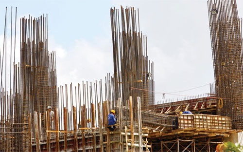 Chủ tịch Quốc hội Nguyễn Sinh Hùng cho biết, việc “đau nhất” của ông khi xem xét dự án Luật này dù sửa đổi, nhưng Luật Đấu thầu vẫn chưa đề ra đủ chế tài để khắc phục được tình trạng tiêu cực thông thầu, trúng thầu giá thấp rồi sau đó điều chỉnh giá lên vô tội vạ