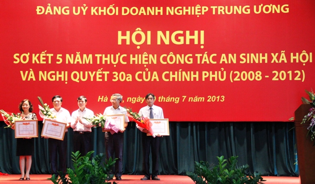 04 tập thể được nhận Bằng khen của Bộ trưởng Lao động, Thương binh và Xã hội