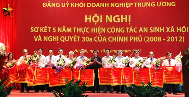 11 đảng bộ được nhận Cờ của Đảng ủy Khối Doanh nghiệp Trung ương