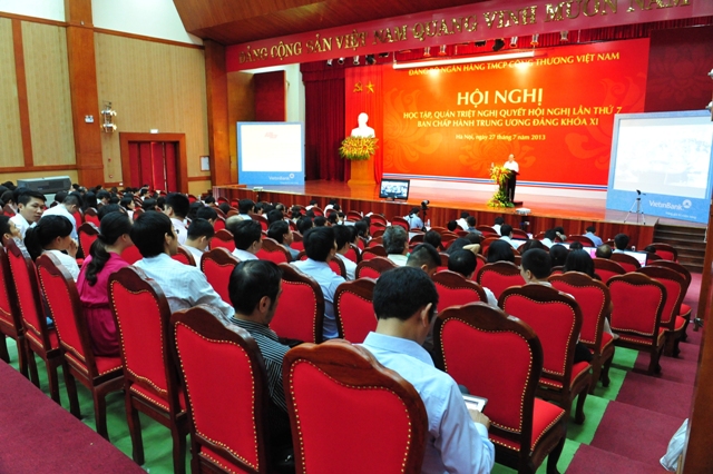 Đồng chí Nguyễn Thế Trung, Ủy viên Trung ương Đảng, Phó Trưởng Ban Thường trực Ban Dân vận Trung ương truyền đạt các nghị quyết