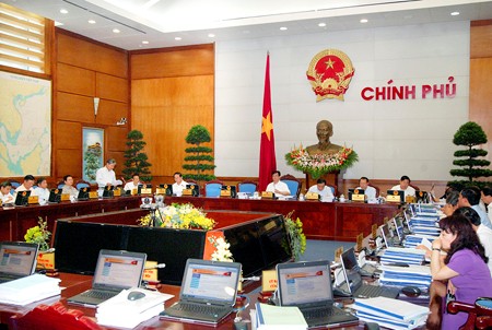 Chính phủ thảo luận về tình hình thực hiện Chương trình xây dựng luật, pháp lệnh 6 tháng đầu năm 2013