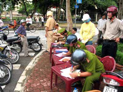 Trong thời hạn 10 ngày, kể từ ngày ký kết luận nội dung tố cáo, quyết định xử lý hành vi vi phạm pháp luật bị tố cáo, người giải quyết tố cáo có trách nhiệm công bố công khai kết luận nội dung tố cáo