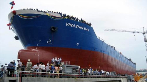 Do khoản vay đã quá hạn gần 3 năm mà Vinashin không thể trả được, hai quỹ đầu tư Hà Lan là Elliott Advisor và Bluecrest Mercantile đã khởi kiện Vinashin ra tòa án London để đòi nợ từ tháng 11/2011