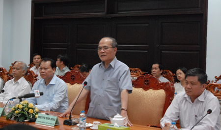 Chủ tịch Quốc hội Nguyễn Sinh Hùng tới thăm và làm việc với Ban Chỉ đạo Tây Nam Bộ, chiều 27/8.