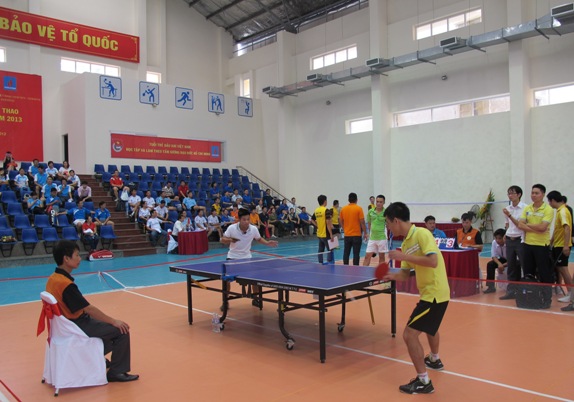 Các vận động viên tham gia thi đấu bóng bàn