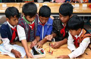 Miễn học phí đối với học sinh, sinh viên người dân tộc thiểu số rất ít người, ở vùng có điều kiện kinh tế - xã hội khó khăn và đặc biệt khó khăn